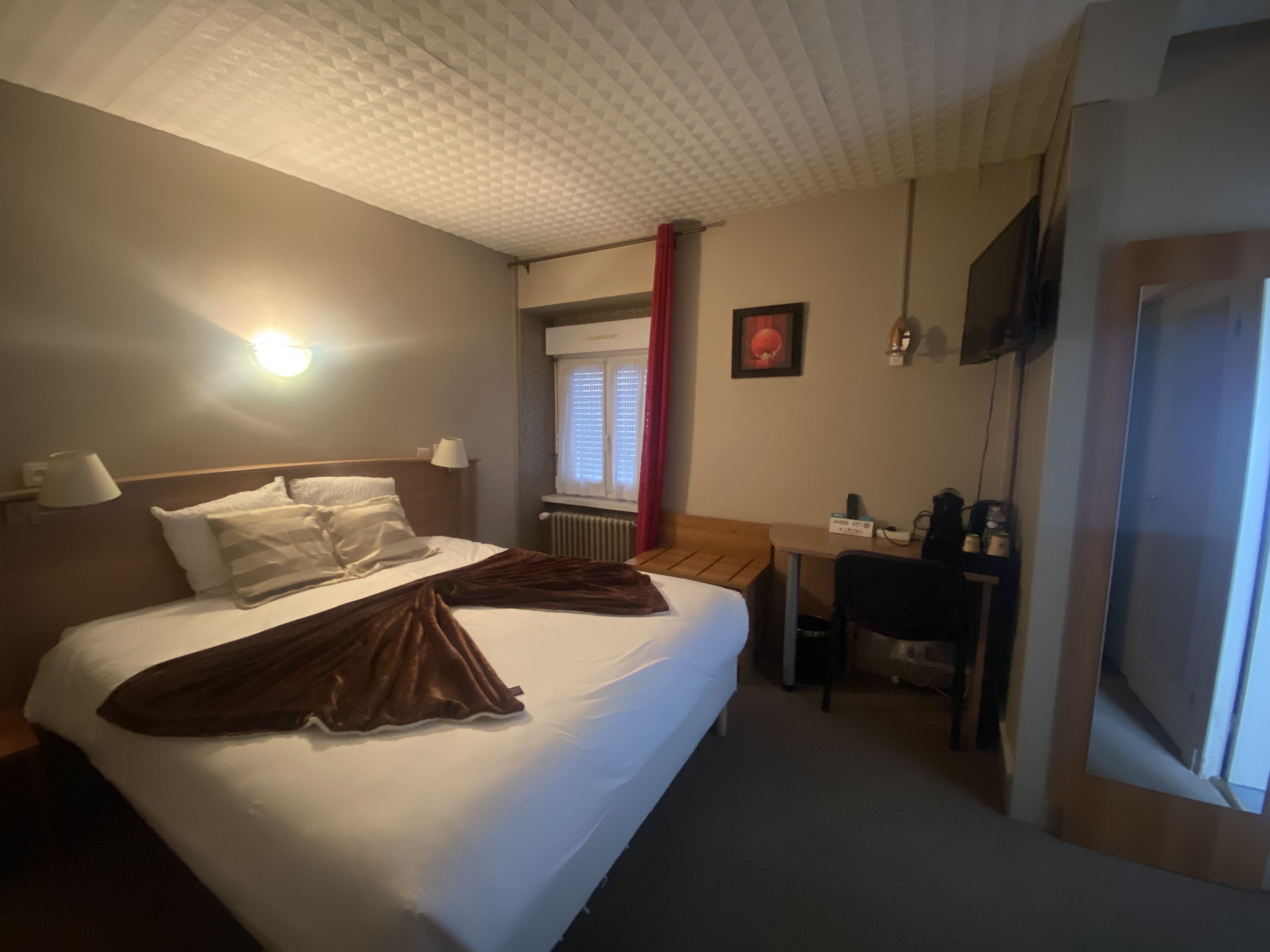 CENTRAL HOTEL 13/53