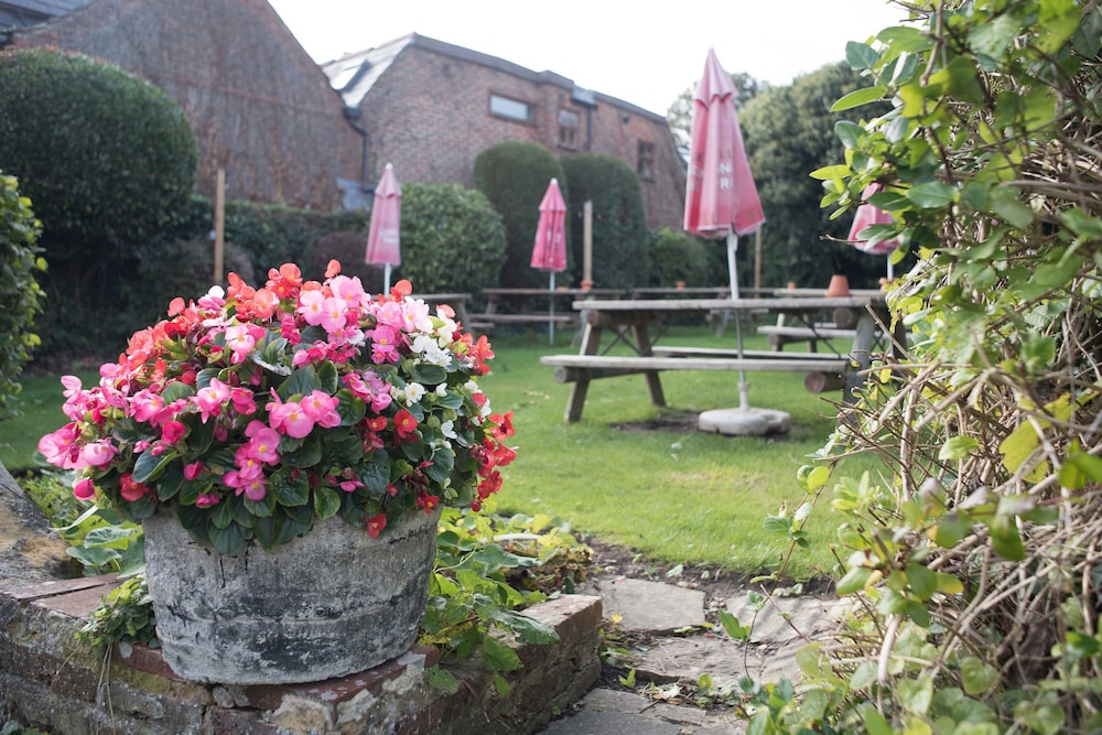 Village House Hotel - Inn 29/31