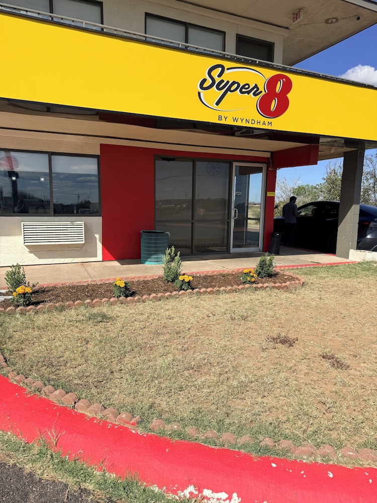 Super 8 by Wyndham Big Spring 3/28