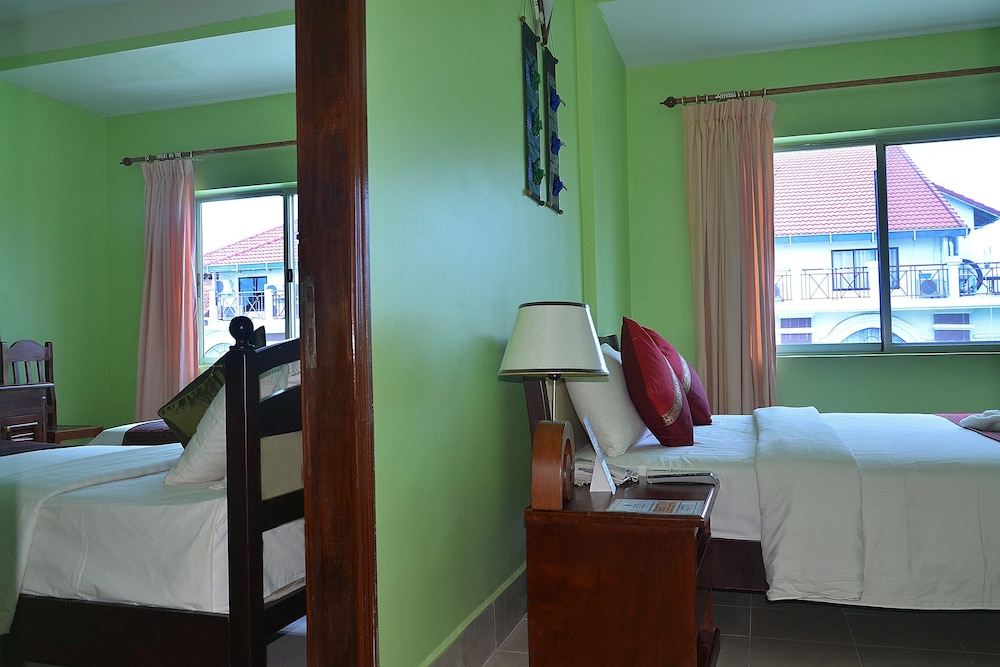 Parklane Hotel 24/50