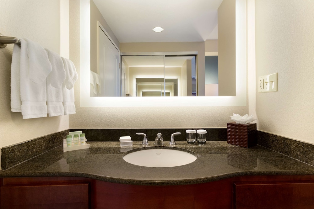 Homewood Suites By Hilton San Diego Airport Liberty Station 8/69