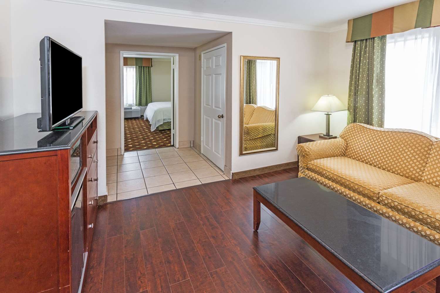 Howard Johnson by Wyndham Pasadena 34/52