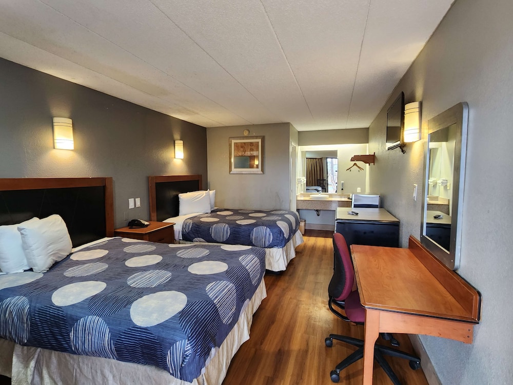 Room, 2 Queen Beds, Smoking