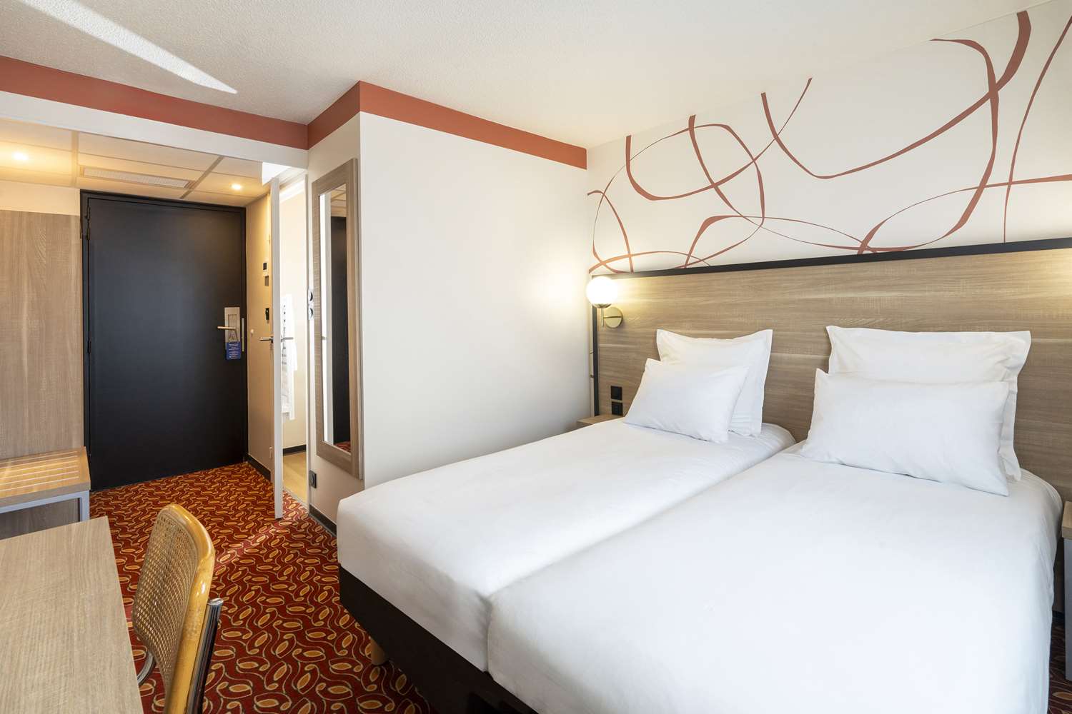 Standard, Twin Beds, Court View