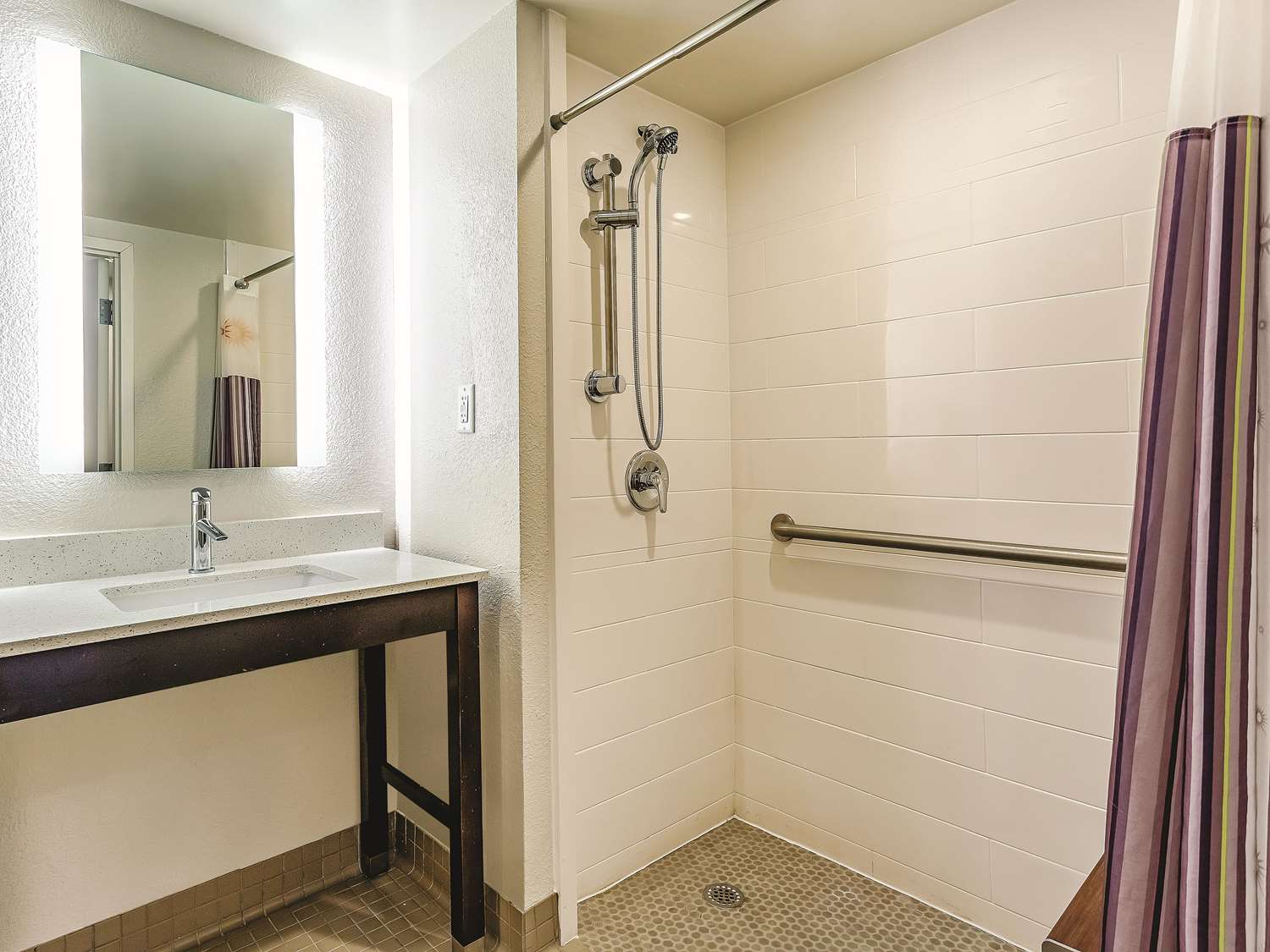 La Quinta Inn & Suites by Wyndham Columbia / Fort Meade 26/27