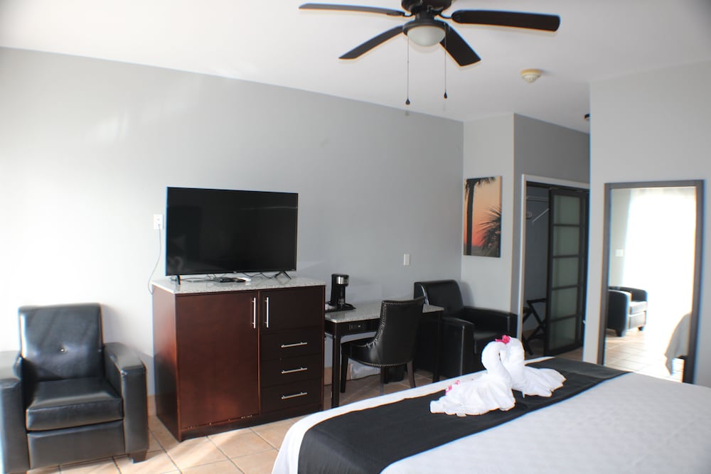 Grace Bay Suites 34/50