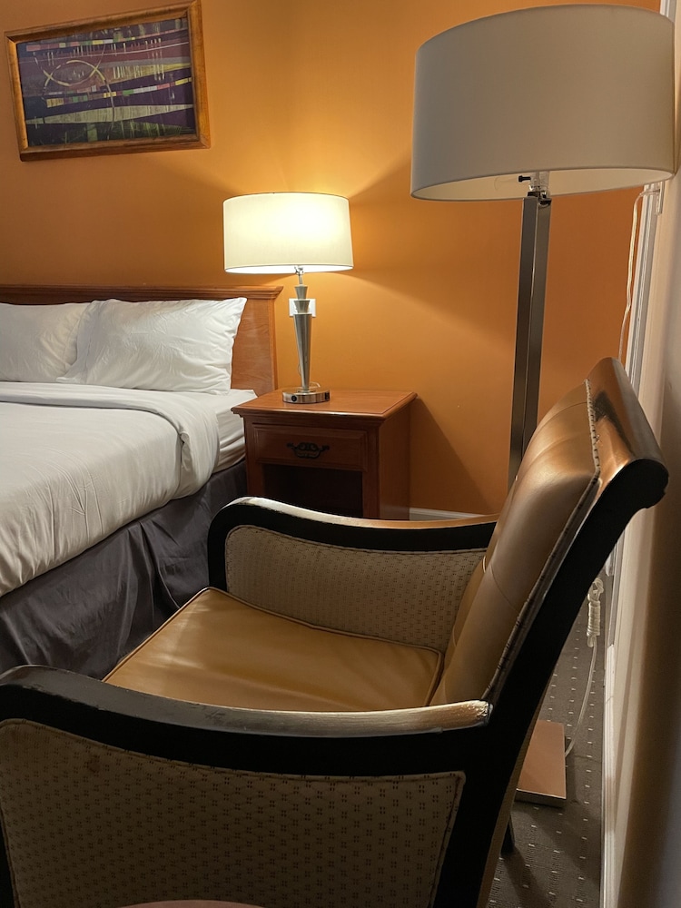 Howard Johnson by Wyndham Ridgecrest, CA 33/63