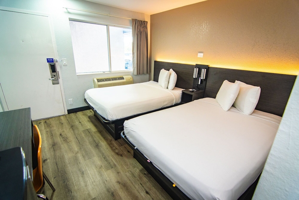 Motel6 Kissimmee, FL - Orlando 33/64