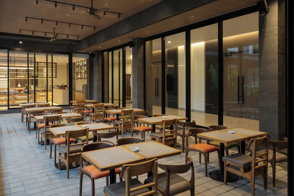 Hotel Neo Kota Baru Parahyangan 66/88