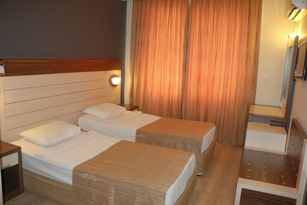 Hawaii Suite Beach Hotel 23/50