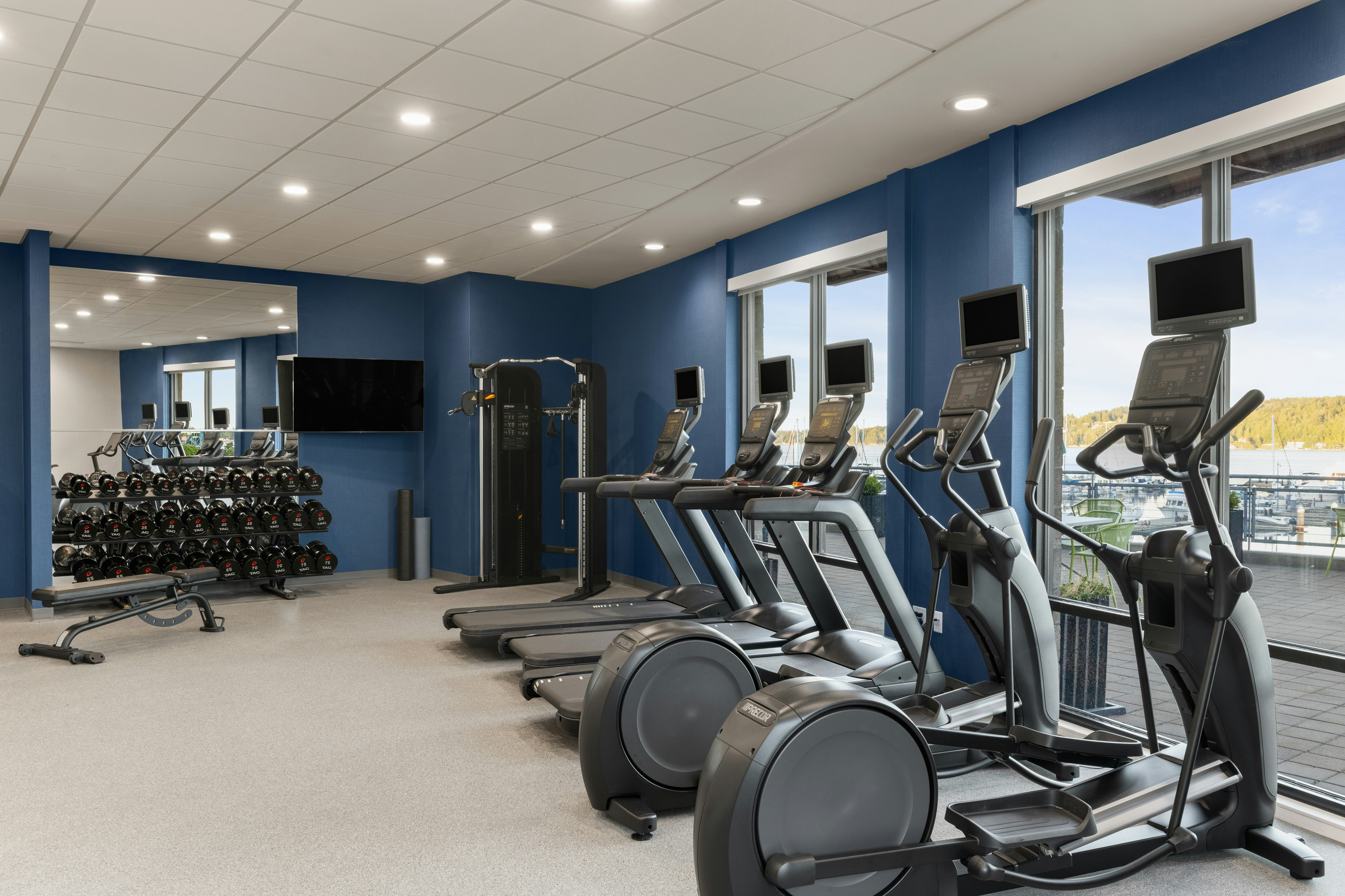 Hampton Inn Suites Bremerton 28/57