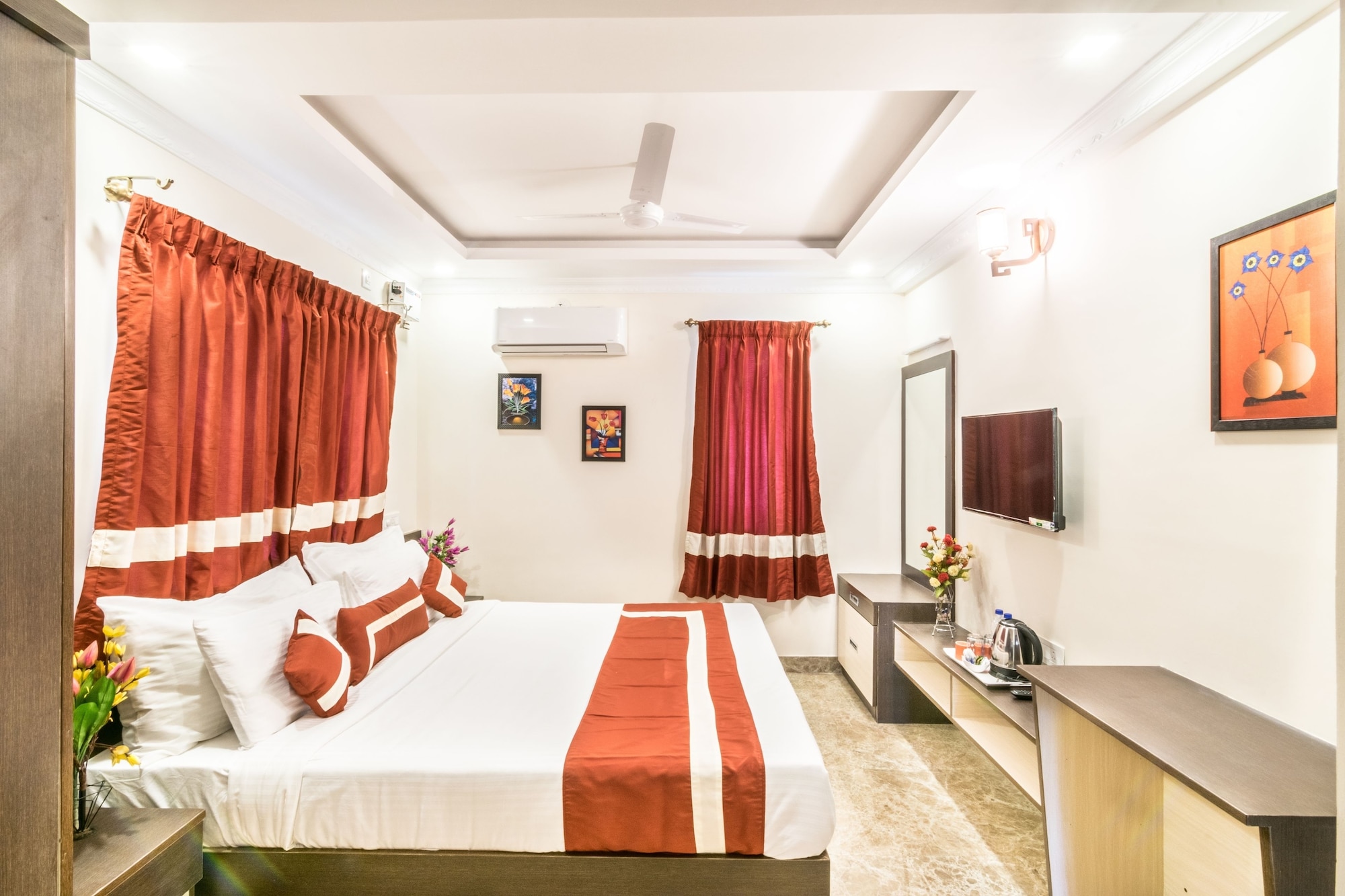 DELUXE, DOUBLE BED, CITY VIEW