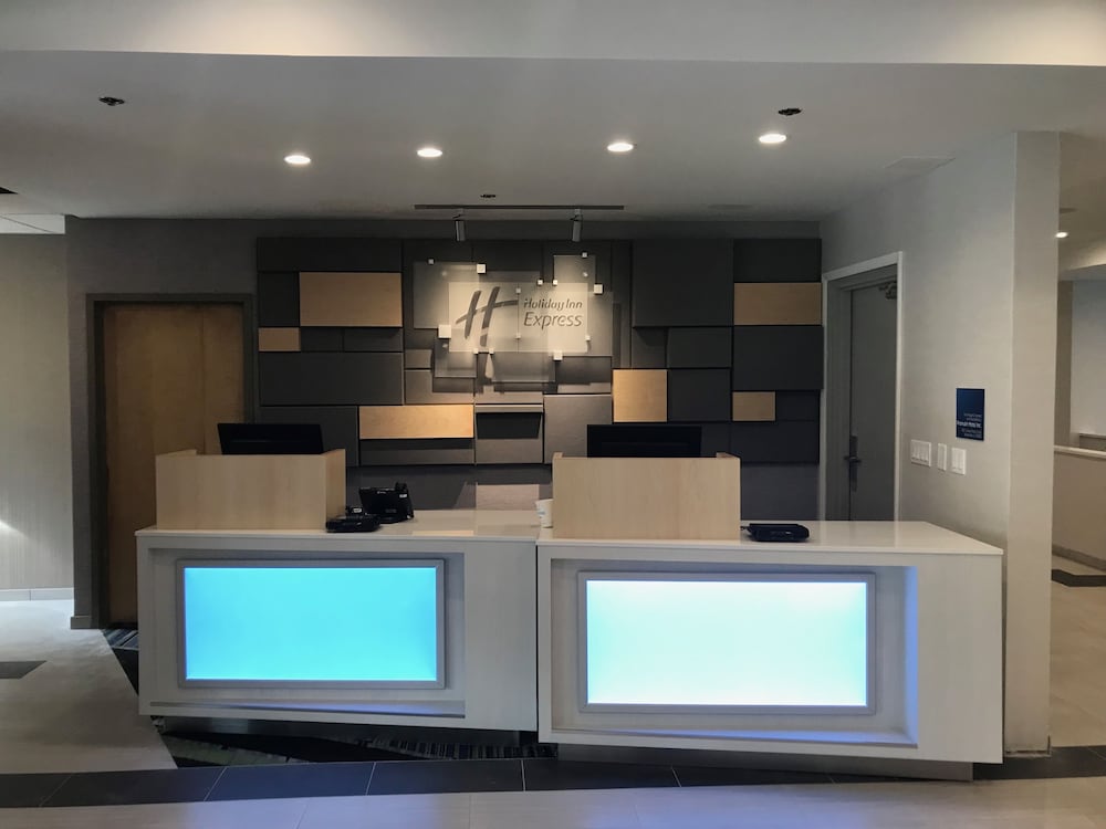 Holiday Inn Express Naperville 9/69