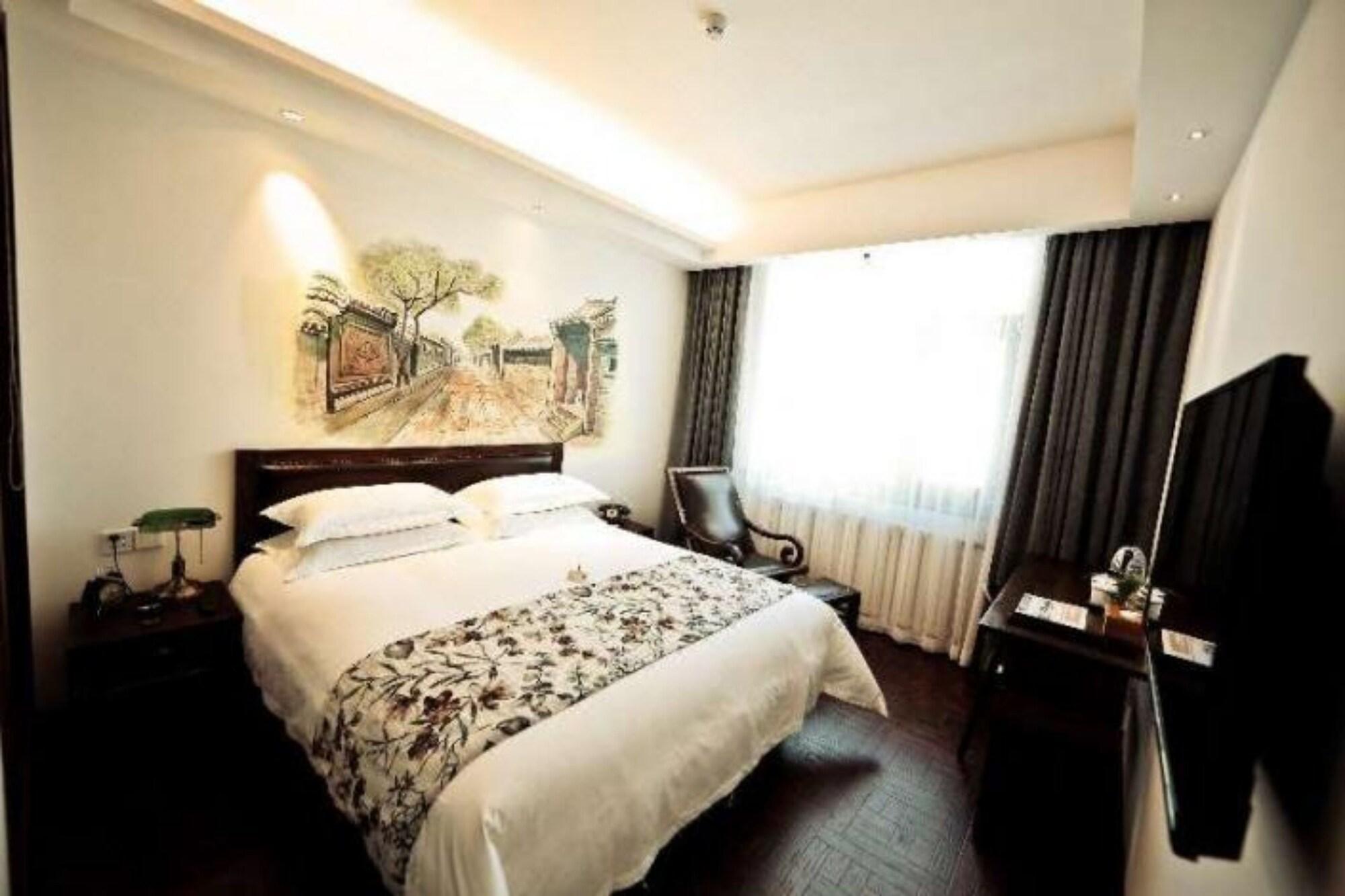 Nostalgia Hotel (Beijing Guomao Jinsongpingyuan Metro Station) 12/47