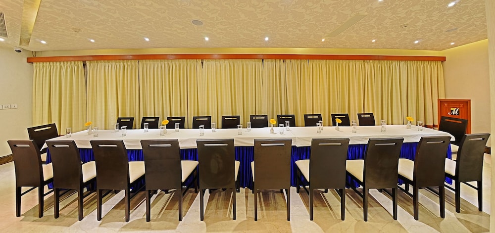 Metro Grand Hotel 39/42
