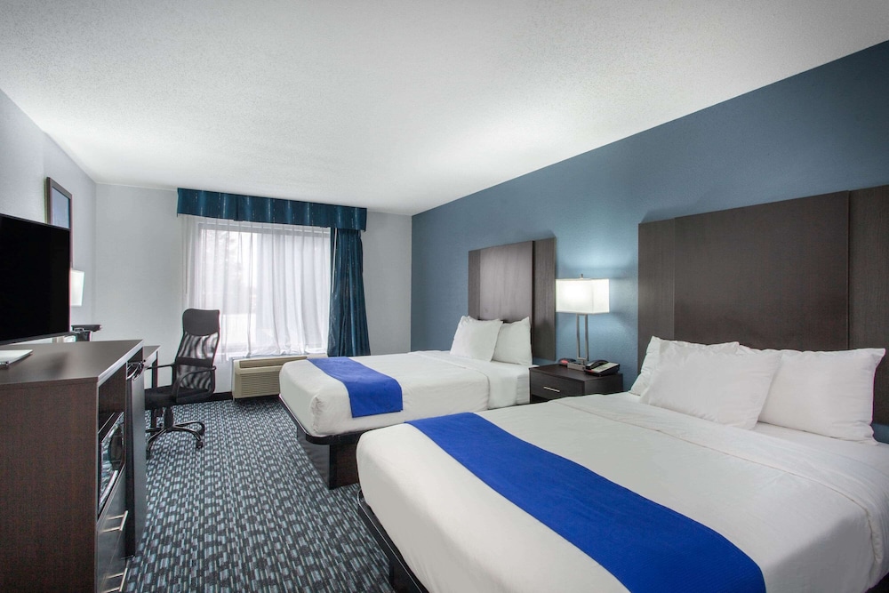 Clarion Pointe Charlotte 20/57