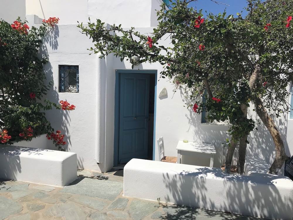 Andriani's Guest House 2/50