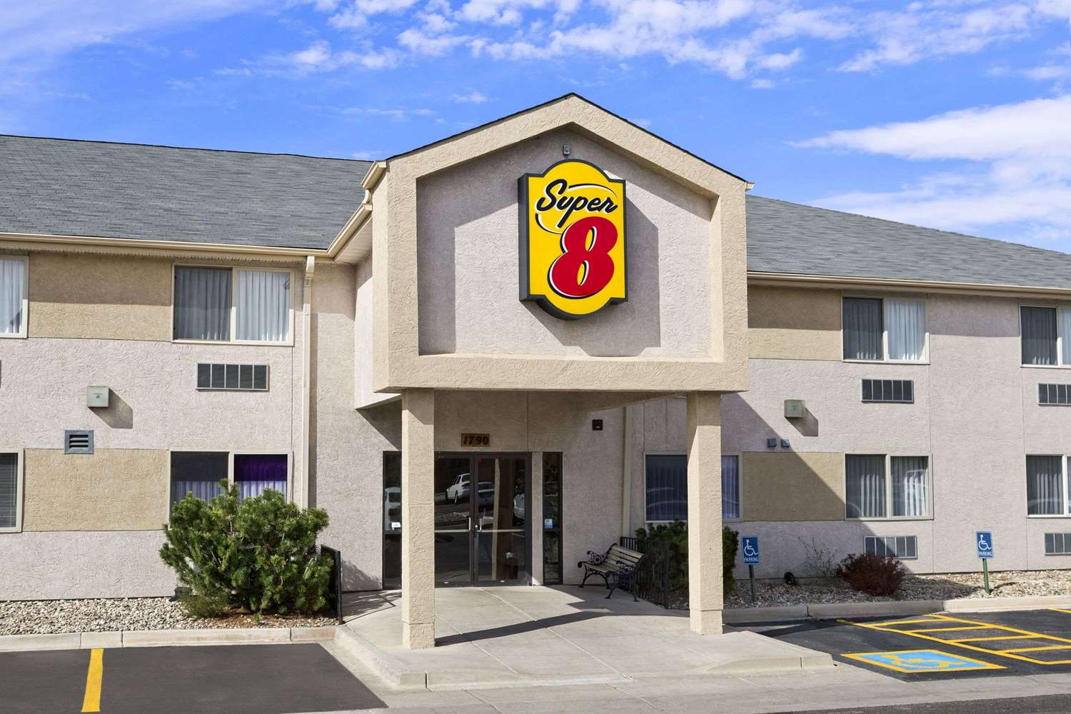 Super 8 by Wyndham Colorado Springs Airport 1/4