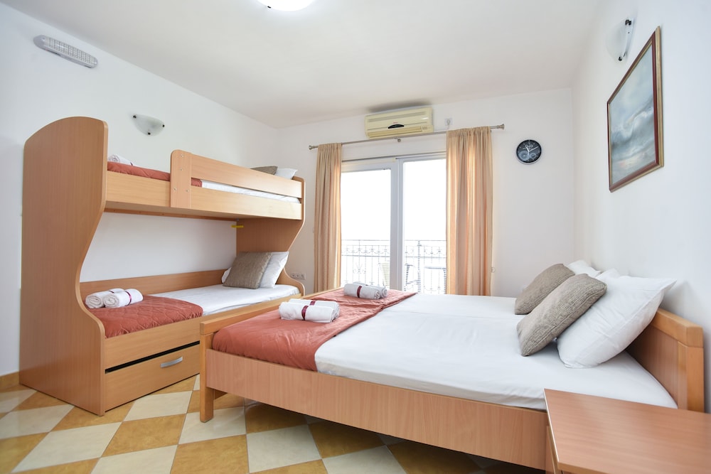 D D Apartments Tivat 6/18