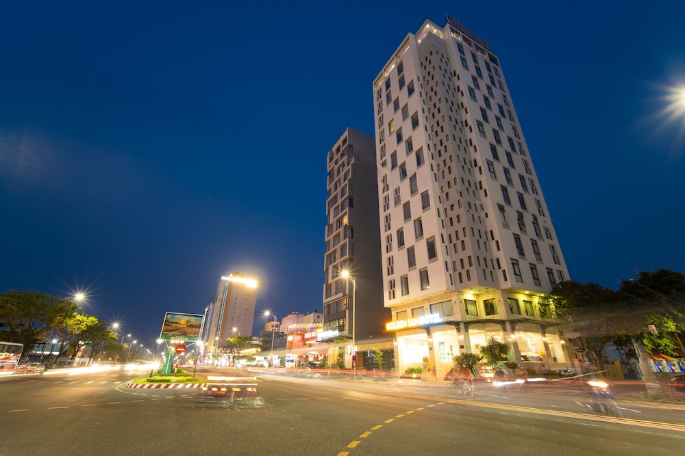 Golden Sun Hotel 6/60