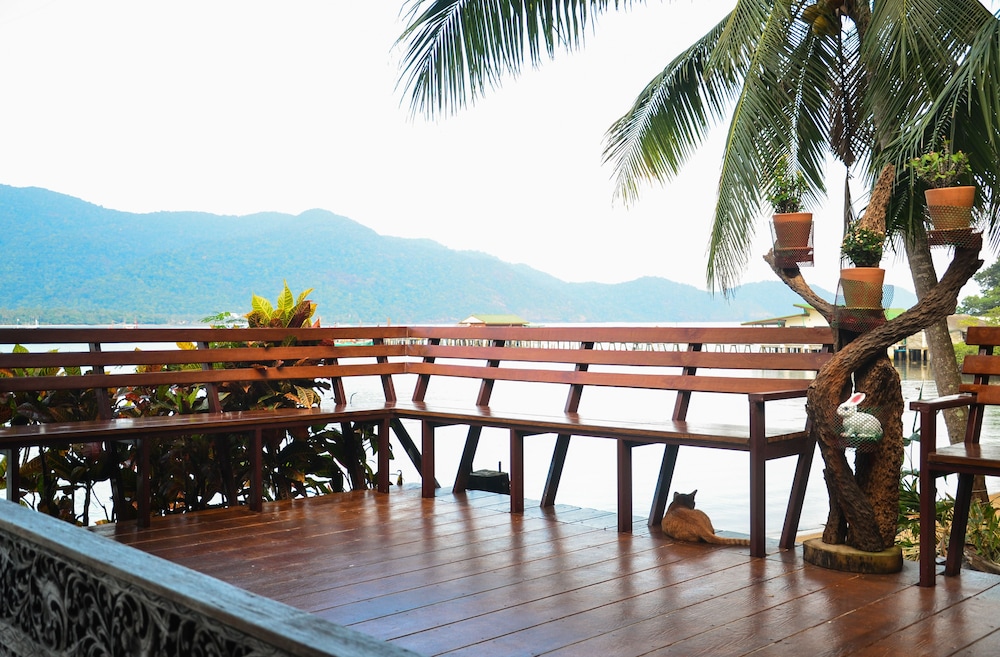 Bhuvarin Resort 63/70