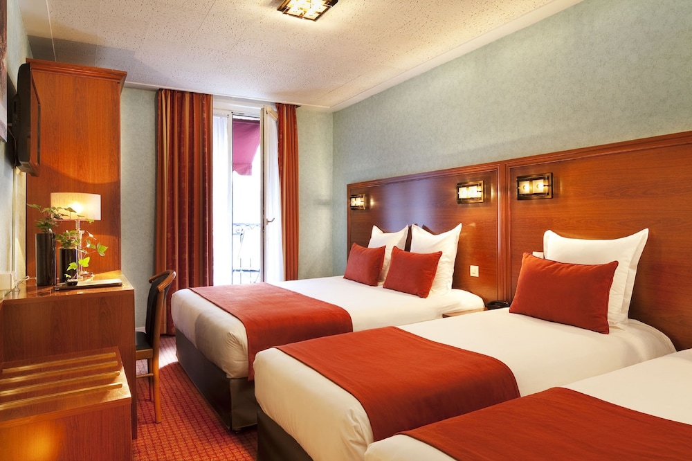 ROOM, QUADRUPLE
