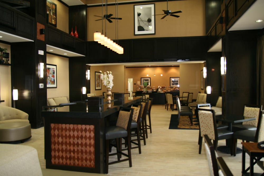 Hampton Inn and Suites Cleburne 62/78