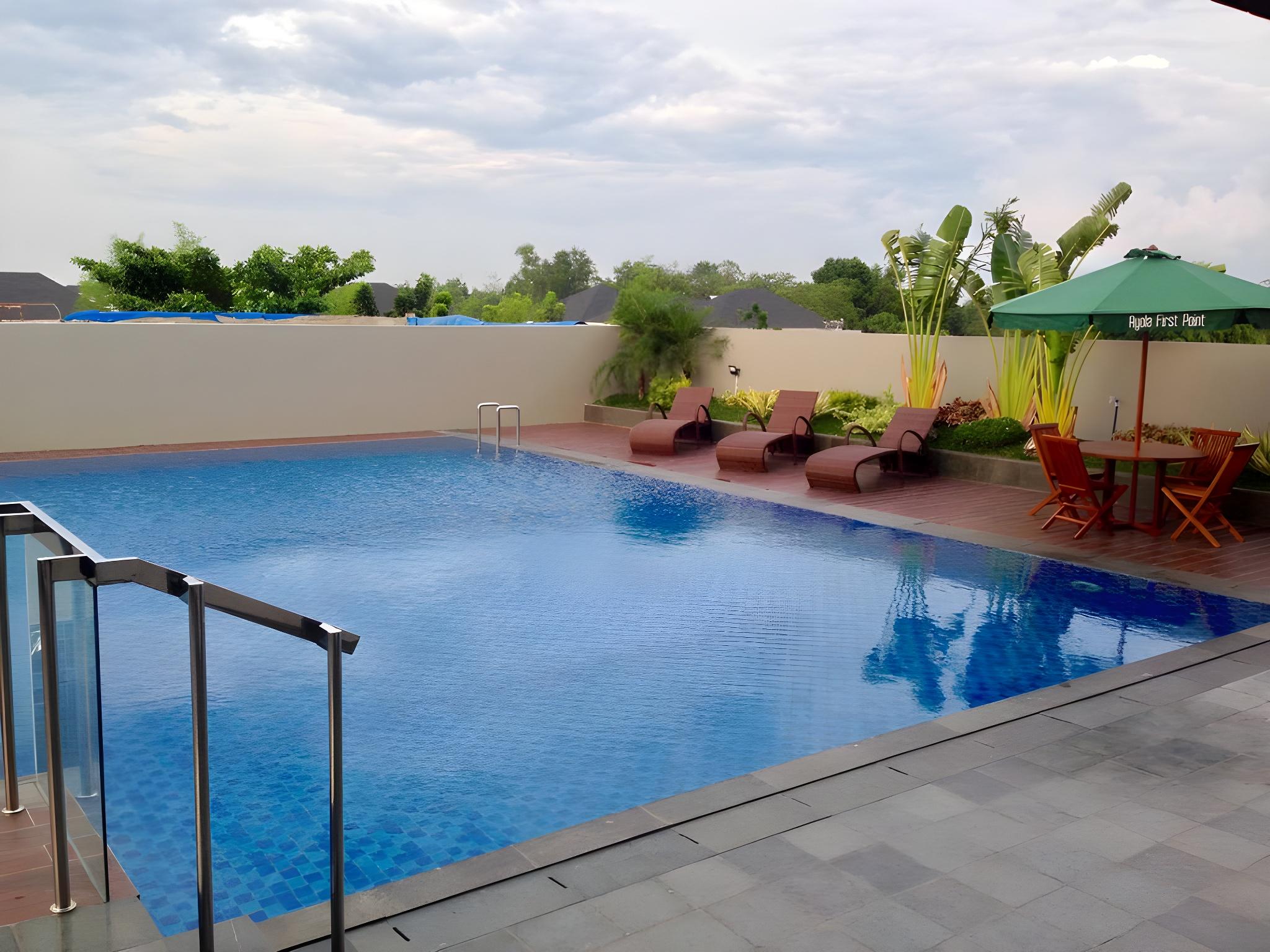 Ayola First Point Hotel Pekanbaru 46/48