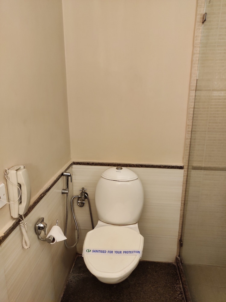 Chanakya Bnr Hotel 26/27