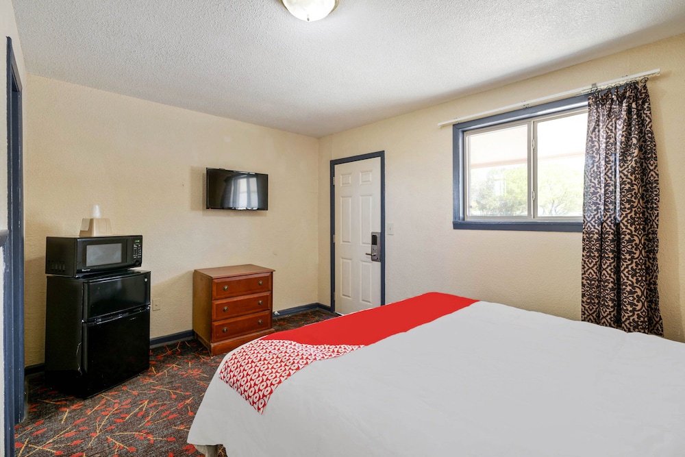 Room at OYO Hotel Luling TX Downtown I-10/US-90, LULING - TX