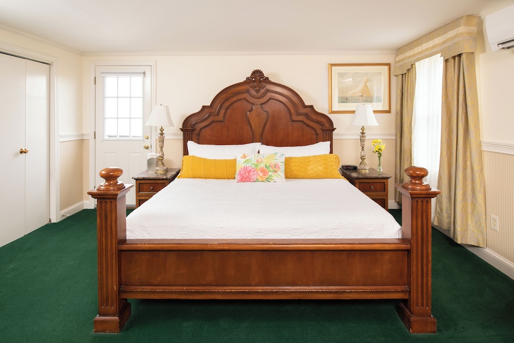 TRADITIONAL, APARTMENT, KING BED