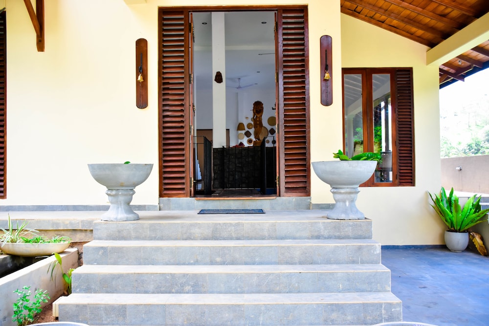 Sri Kandyan Bungalow 6/42