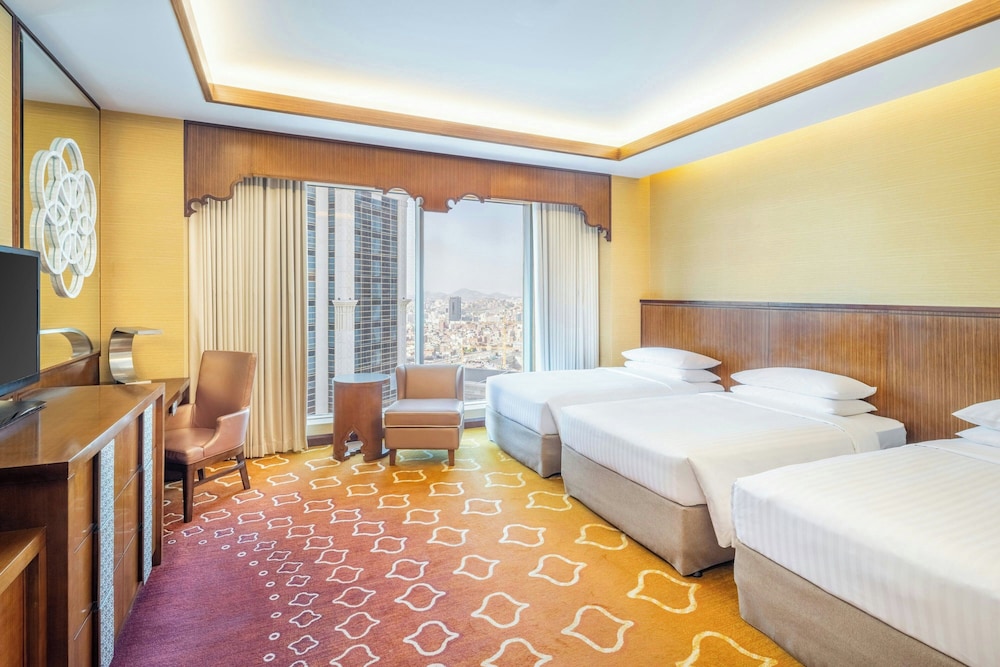DELUXE, 3 BEDS, CITY VIEW, SMOKING