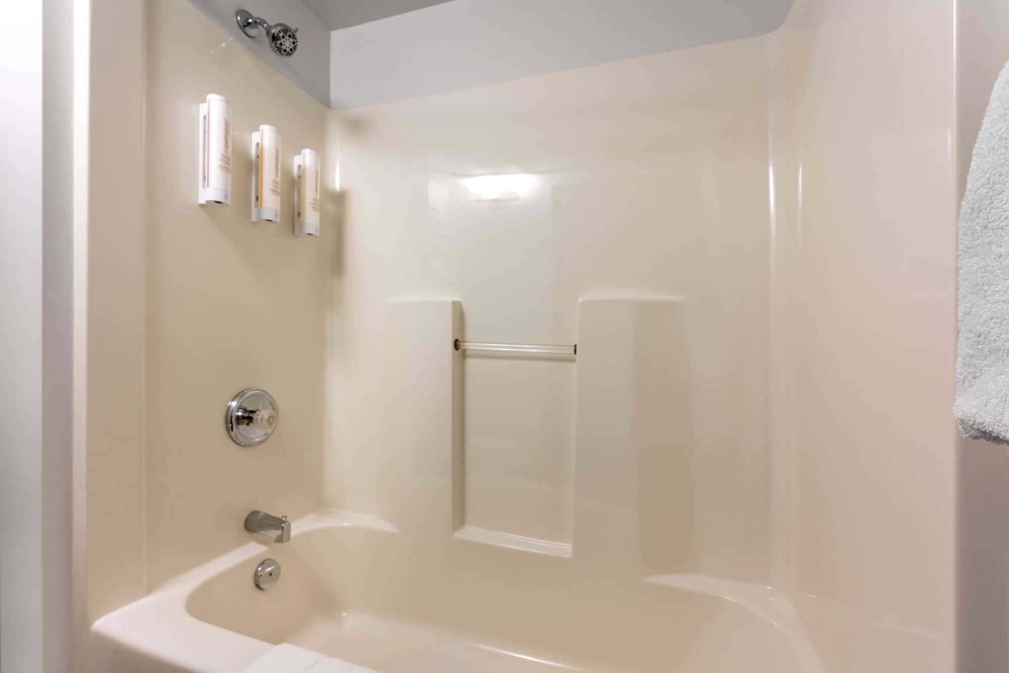 غرفة بسريرين كوين يُسمح فيها بالحيوانات الأليفة، Super 8 by Wyndham Winnipeg West 7/8
