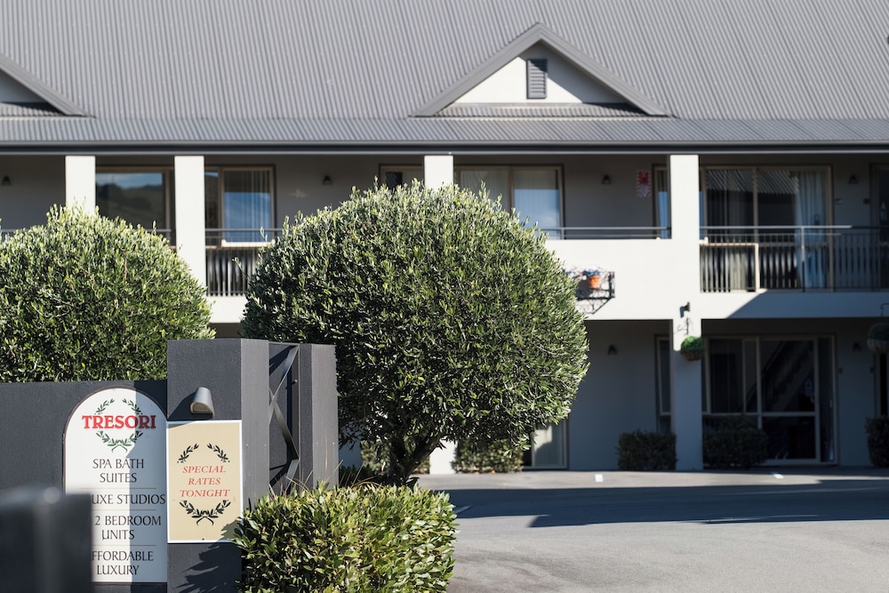 Tresori Motor Lodge 6/48
