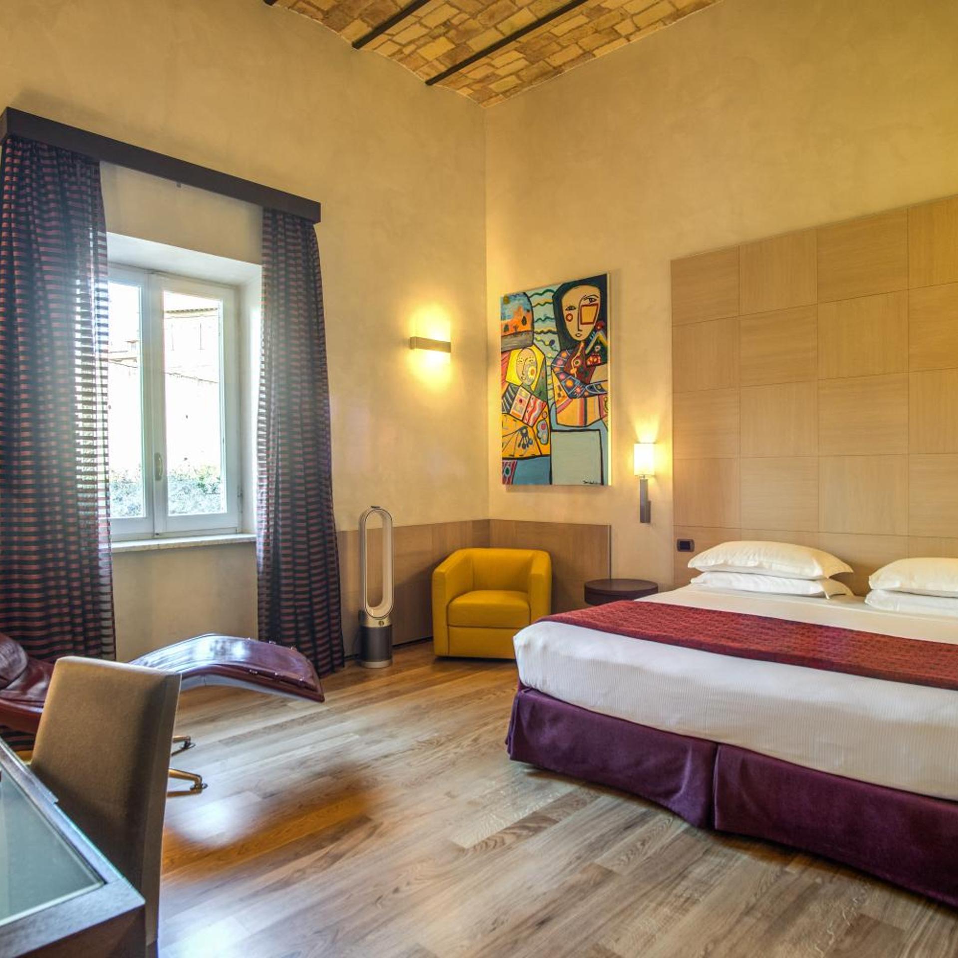 Deluxe, King Bed