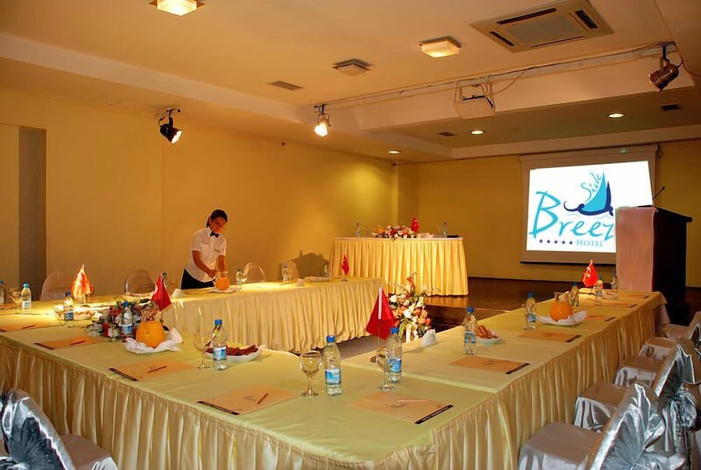 Side Breeze Hotel 40/50