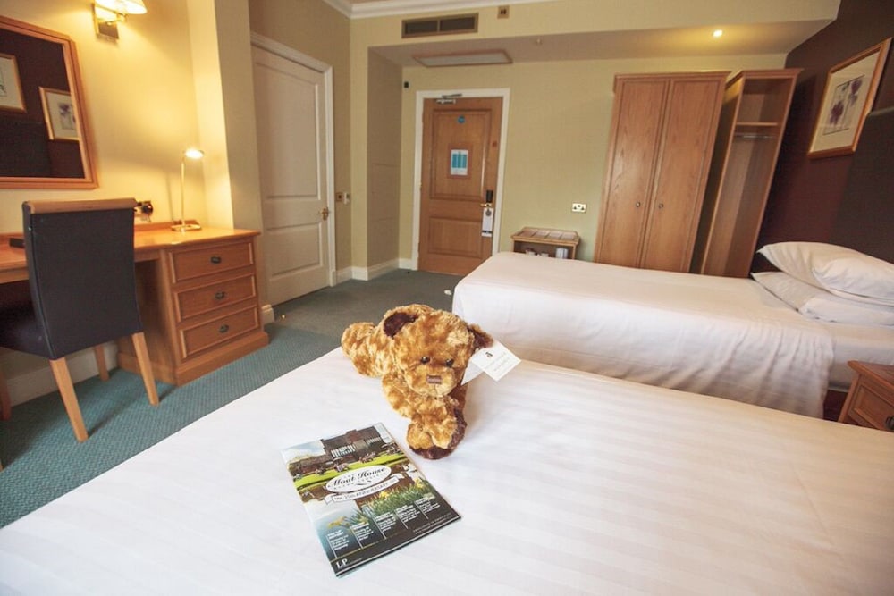 The Moat House 20/49