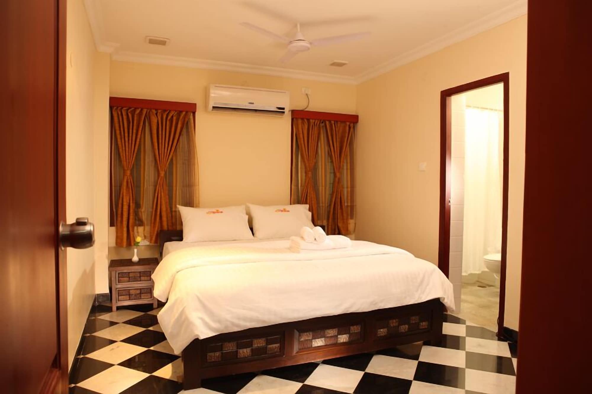 Superior, King Bed