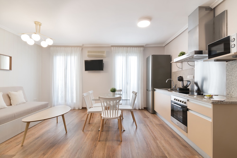 Apartamentos Roisa Centro 51/72