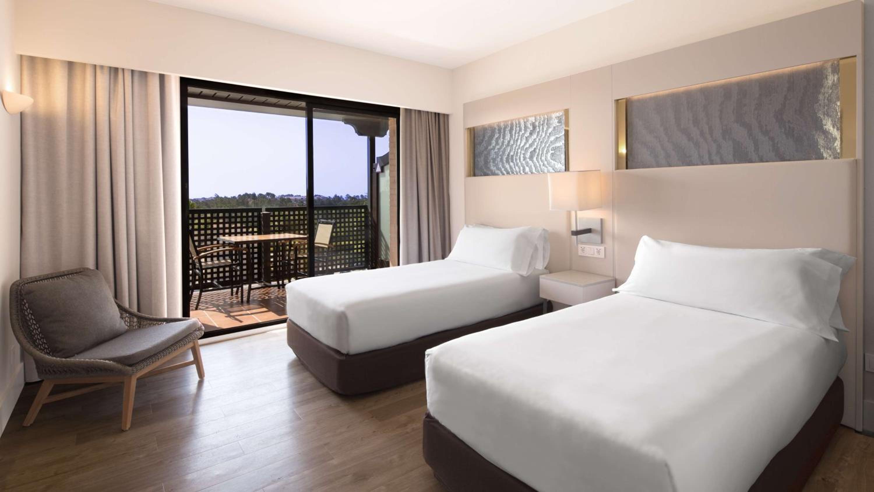 غرفة بسرير فردي، DoubleTree by Hilton Islantilla Beach Golf Resort 1/4