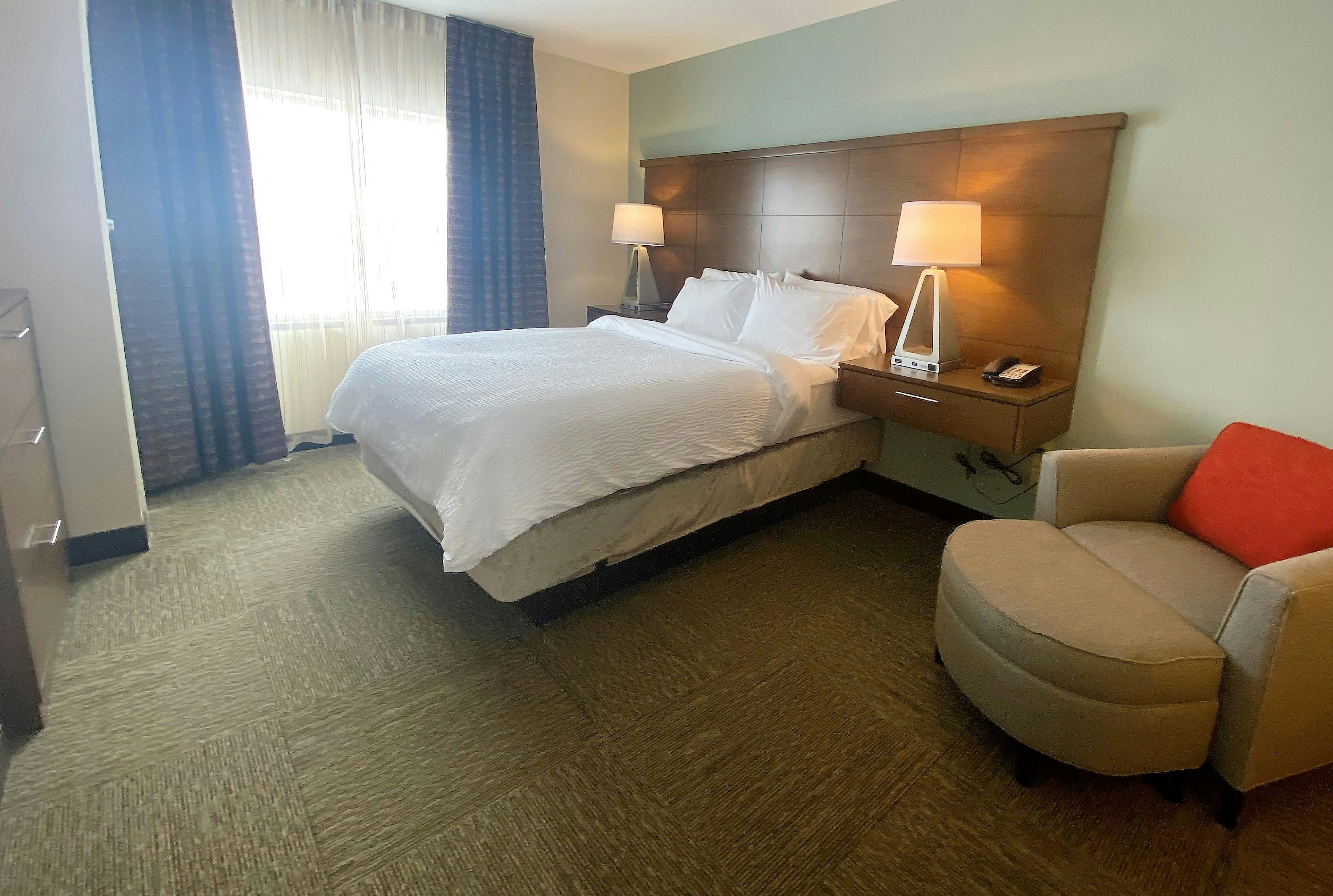 1 Bedroom, Suite, King Bed, Courtyard View