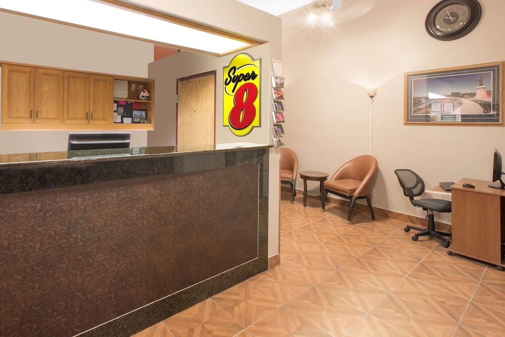 Super 8 by Wyndham Sioux City/Morningside Area 7/18