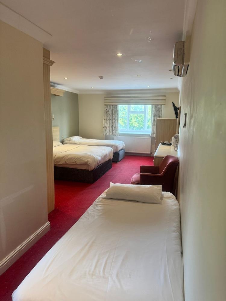 CONSORT HOTEL 17/51