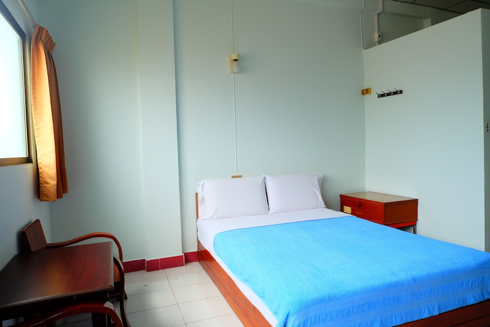 Thairungruang Backpackers Suratthani 5/16