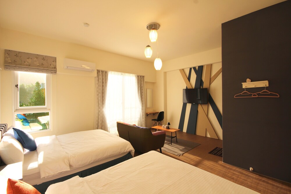 I'm Here B&amp;B 18/47