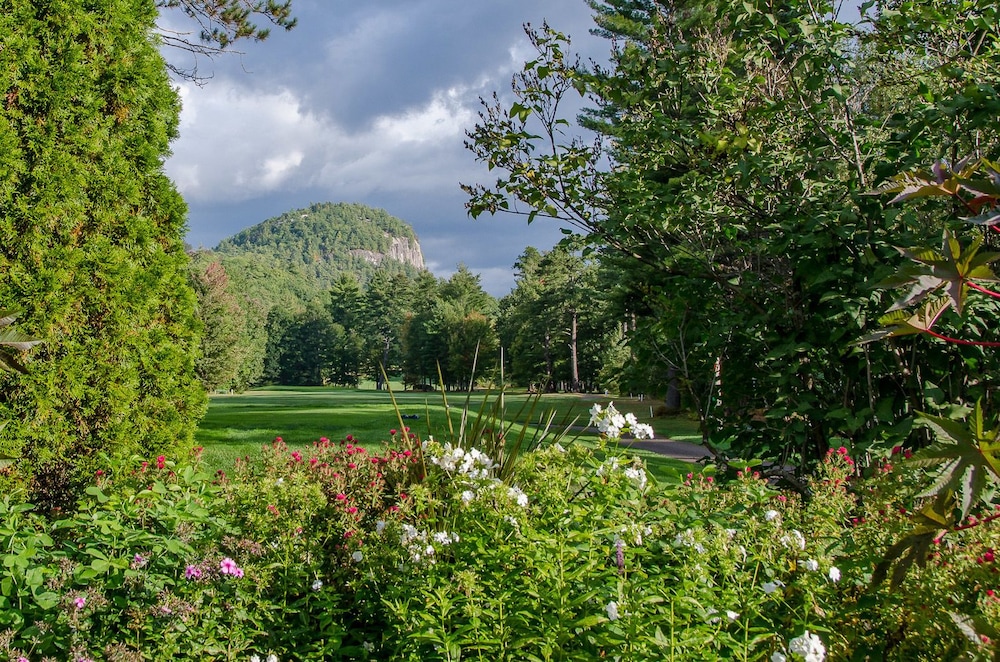 The White Mountain Hotel And Resort 46/49