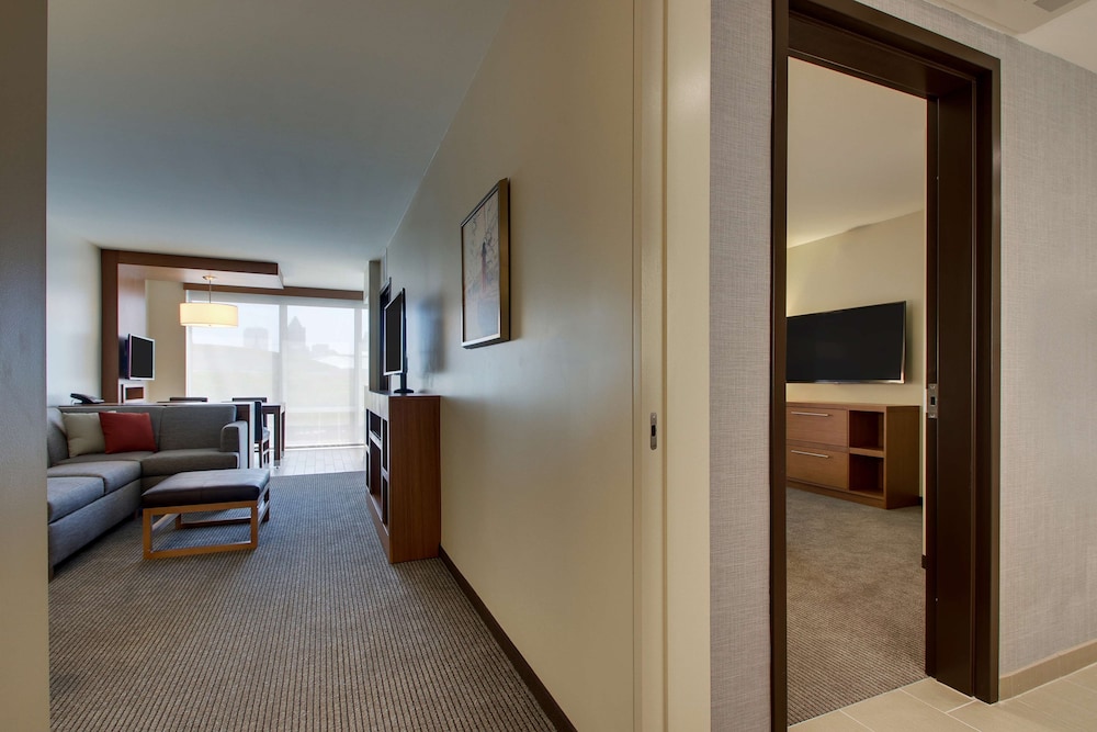 Hyatt Place Milwaukee Downtown 10/71