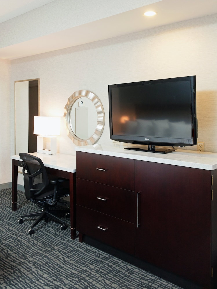 Crowne Plaza Springfield Convention CTR 30/77