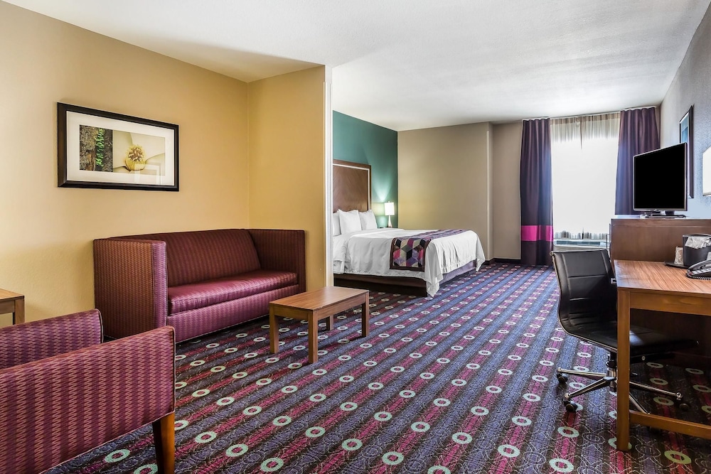 COMFORT INN & SUITES NEWCASTLE - OKLAHOMA CITY 30/47